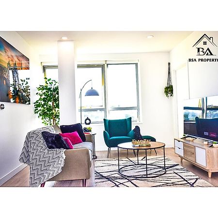 City Centre Apartment Close To Ascot & Legoland Sleep Upto 4 Guests - Parking On Request! Bracknell Esterno foto