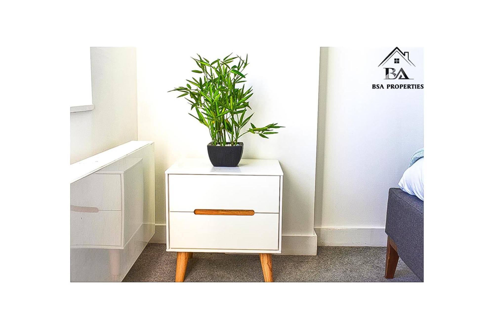 City Centre Apartment Close To Ascot & Legoland Sleep Upto 4 Guests - Parking On Request! Bracknell Esterno foto