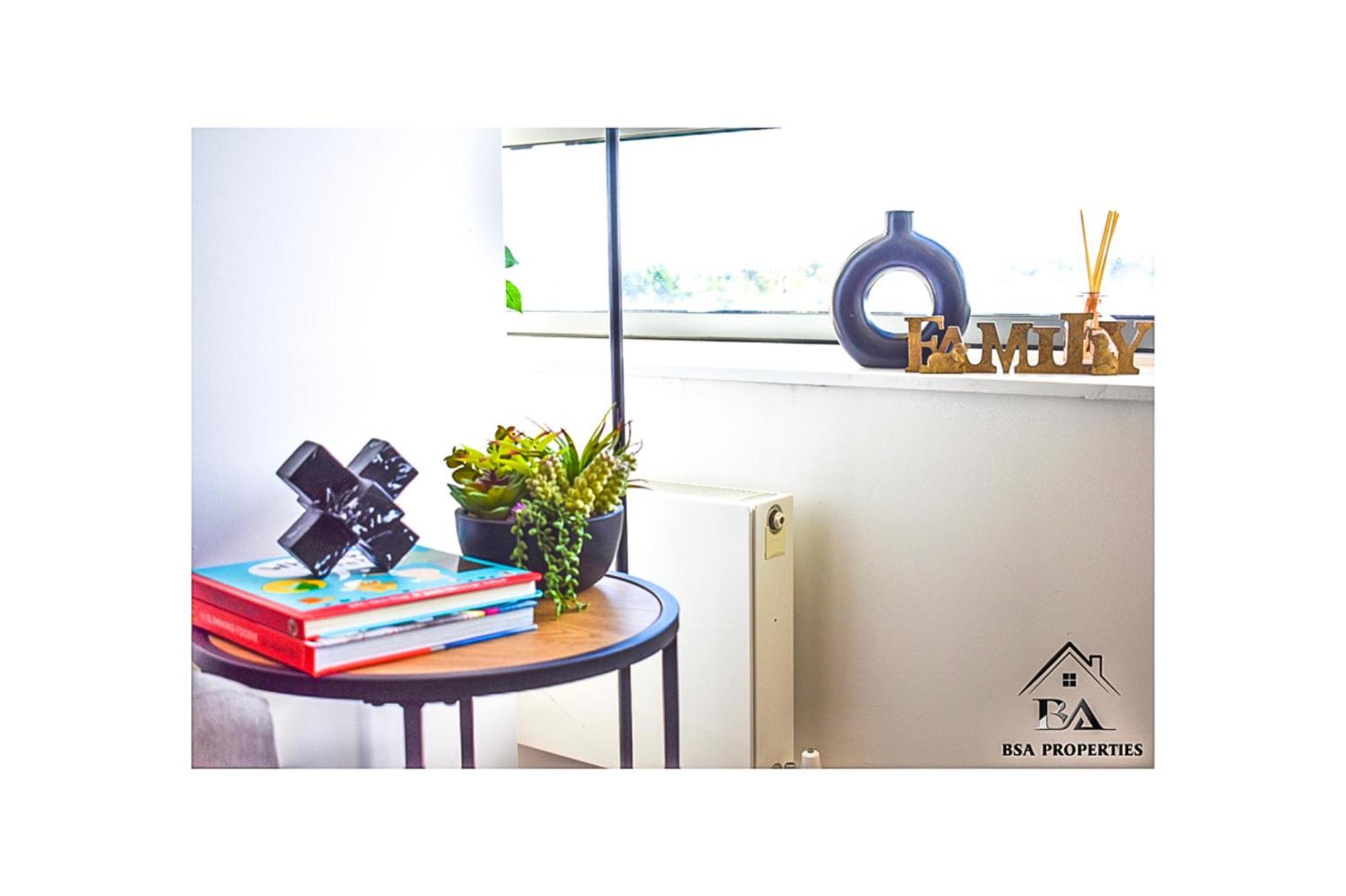 City Centre Apartment Close To Ascot & Legoland Sleep Upto 4 Guests - Parking On Request! Bracknell Esterno foto
