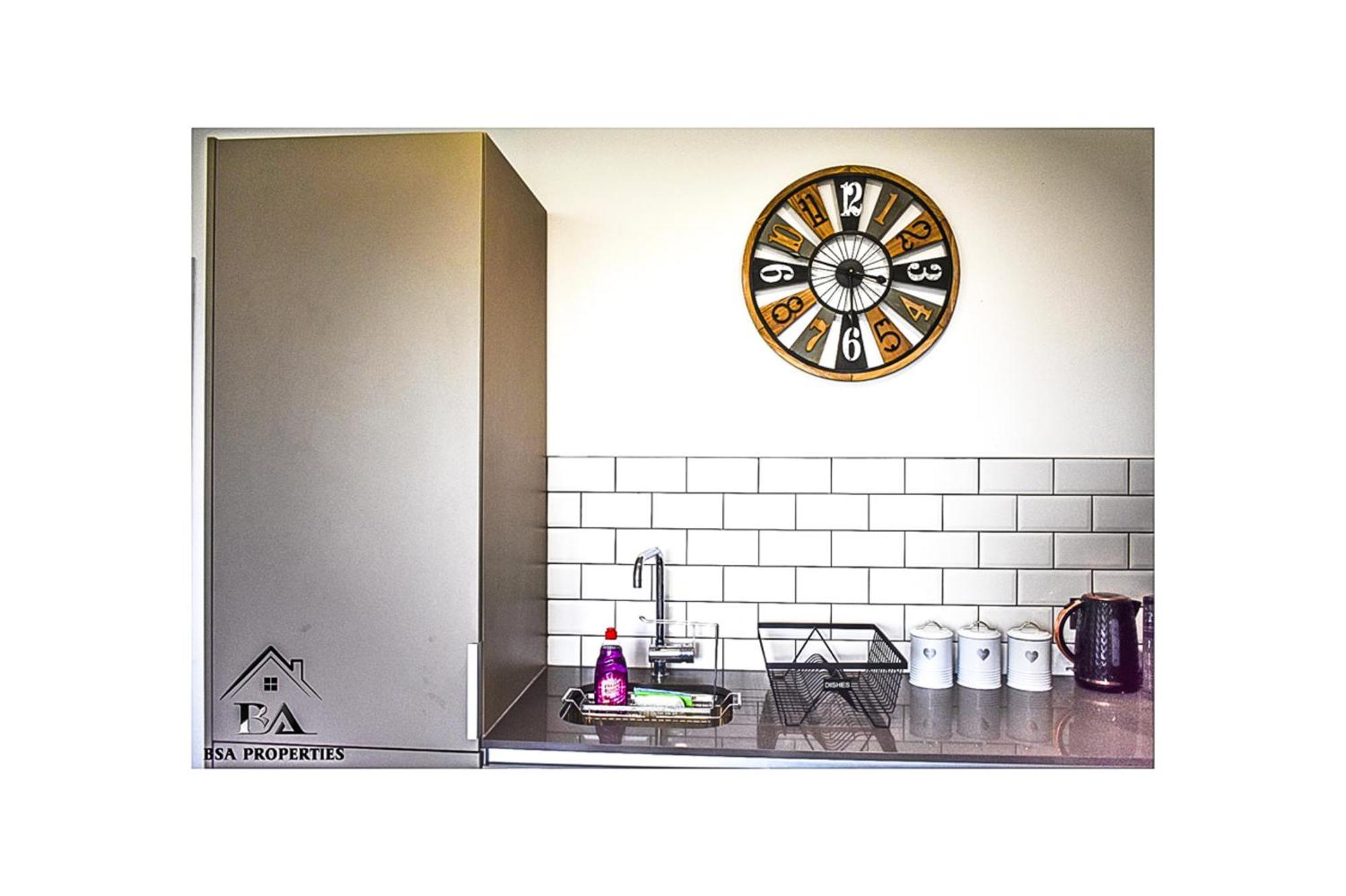 City Centre Apartment Close To Ascot & Legoland Sleep Upto 4 Guests - Parking On Request! Bracknell Esterno foto
