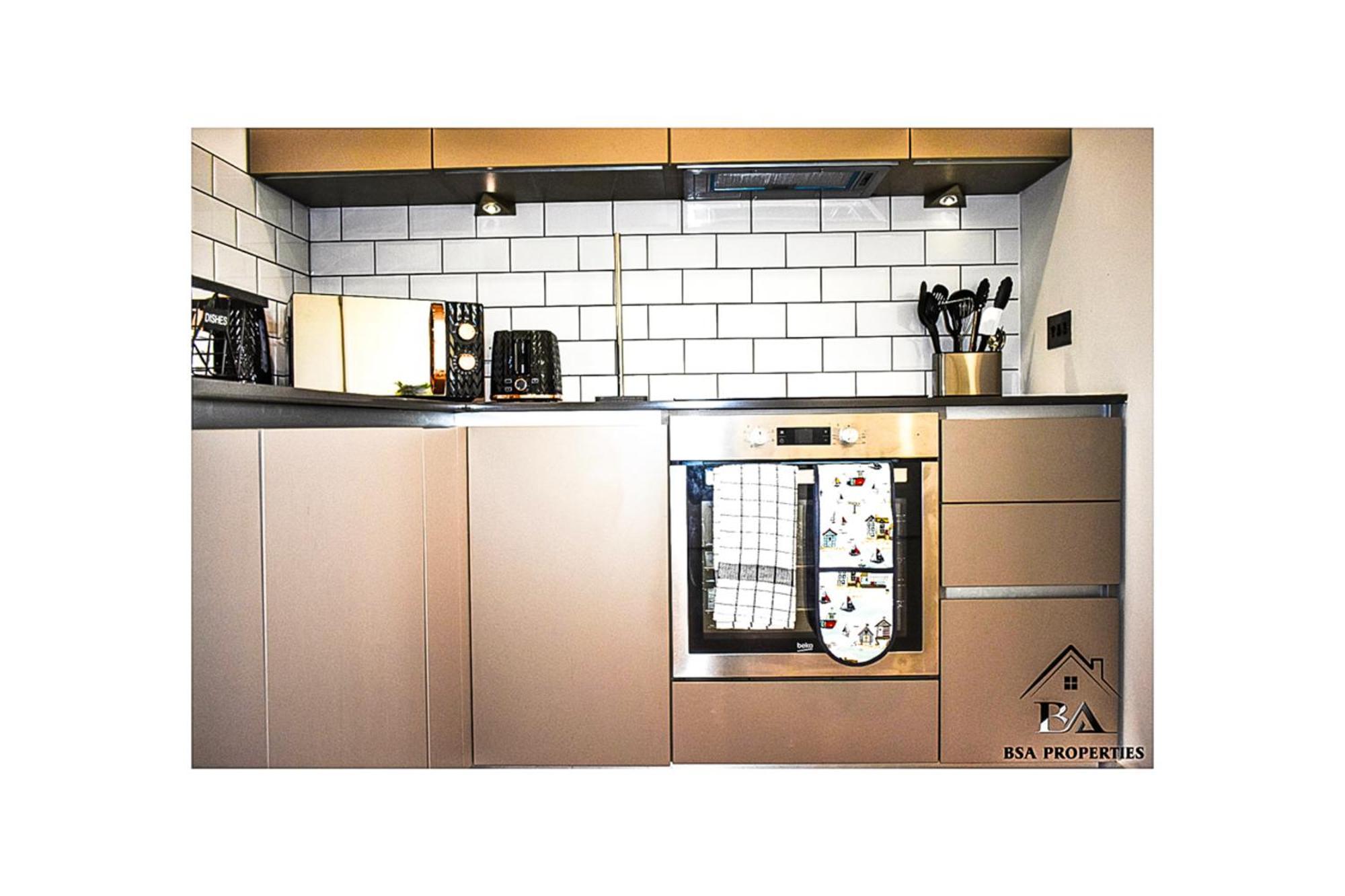 City Centre Apartment Close To Ascot & Legoland Sleep Upto 4 Guests - Parking On Request! Bracknell Esterno foto