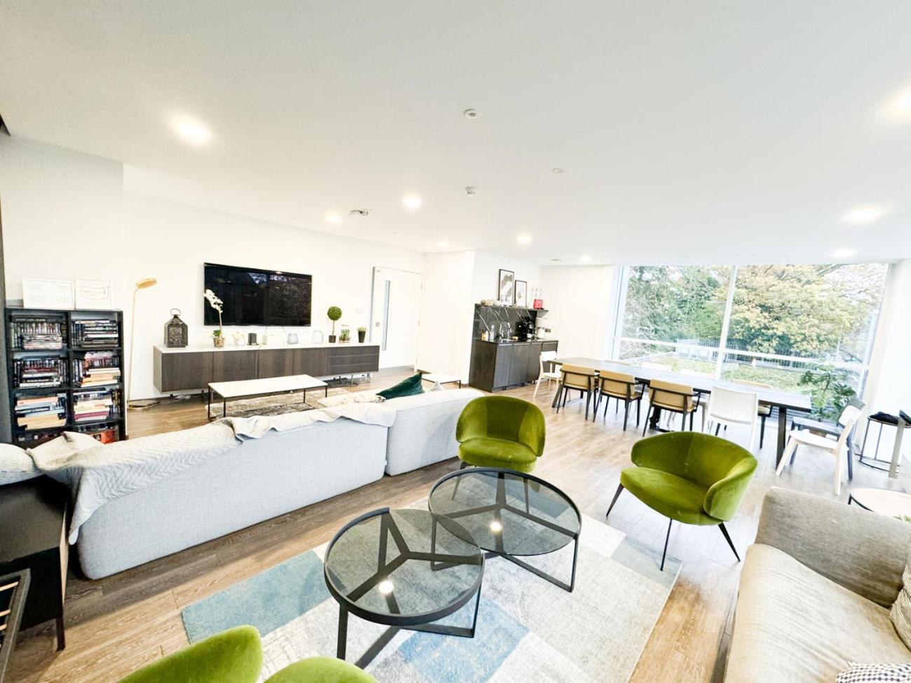 City Centre Apartment Close To Ascot & Legoland Sleep Upto 4 Guests - Parking On Request! Bracknell Esterno foto
