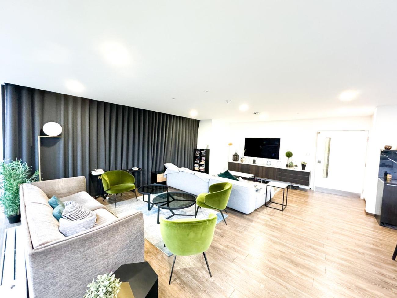 City Centre Apartment Close To Ascot & Legoland Sleep Upto 4 Guests - Parking On Request! Bracknell Esterno foto
